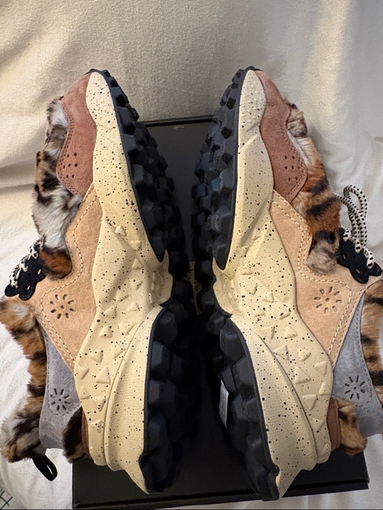 NWT Flower Mountain KOTETSU SUEDE ECO-FUR IN GREY & LIGHT BROWN - Picture 13 of 14